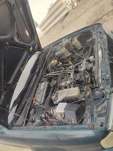 капот на е39: Audi 80: 1993 г., 2 л, Механика, Бензин, Седан — 7