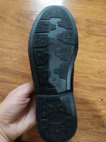 купить обувь бишкек: Продам новые школьные туфли, 33 размер — 2