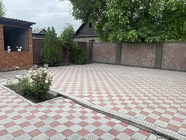 с квартирантами: Продаётся частный дом с закрытым двором. 4 комнаты 70 кВ метров + — 2