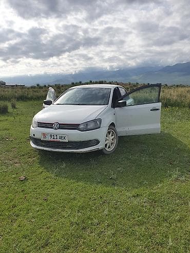 палировка авто: Volkswagen Polo: 2012 г., 1.6 л, Механика, Бензин, Седан — 3