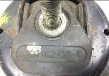 возможен обмен на дом: Подушка мотора Renault 2005 г., Б/у, Оригинал, Франция — 3