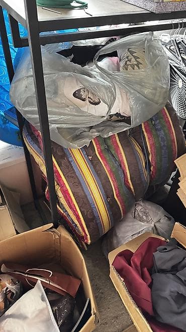 разные вещи: Все по 100 сом Есть упакованные вещи!! Брюки женские, футболки — 4