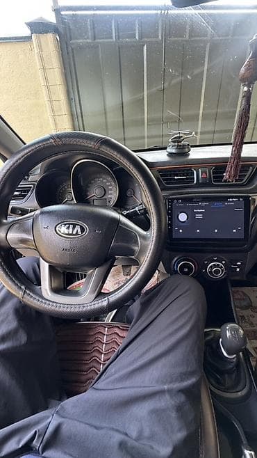 Продажа авто: Kia Rio: 2015 г., 1.4 л, Механика, Бензин, Седан — 7