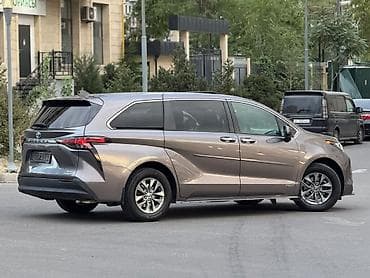 mini v: Toyota Sienna: 2021 г., 2.5 л, Автомат, Гибрид, Внедорожник — 2