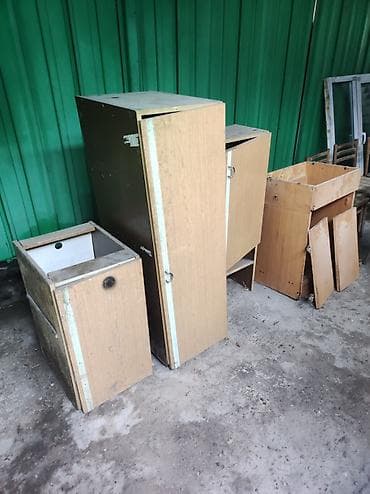 мебельный щит: Продаю : стулья (2 венские, 5 простые), шкафчики. По цене — 2