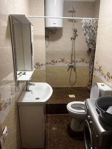 комната студия: Большой зал и Студия с кухней и санузлом Свободна студия совмещенный с — 2