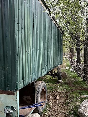 вагон жилой утеплённый: Передвижная бытовка/вагончик на колёсном шасси. - Корпус обшит — 4