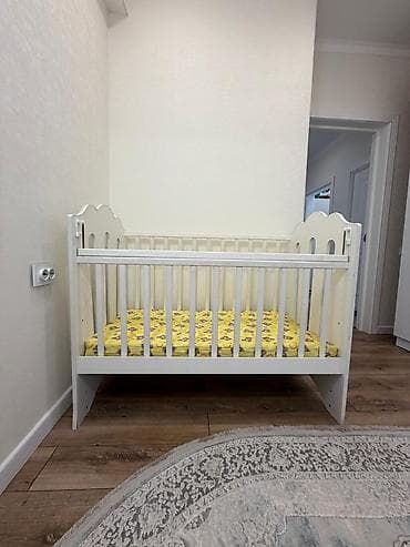 Детский комплект для комнаты: кроватка + кресло-качалка Кроватка: -