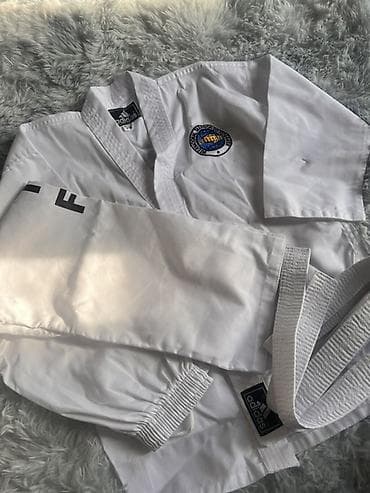 Кол каптар: Новая ‼️ Стоило 2800 Продам за 1500 Рост : 150 Кимоно для тхэквондо — 1