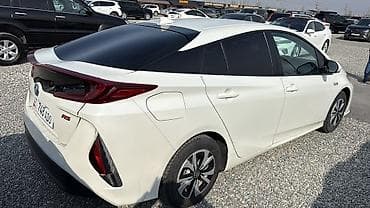 на тайоту: Toyota Prius: 2020 г., 1.8 л, Гибрид, Хэтчбэк — 3