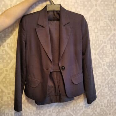 Костюм тройка новый с этикеткой. Турция. Пиджак брюки и юбка