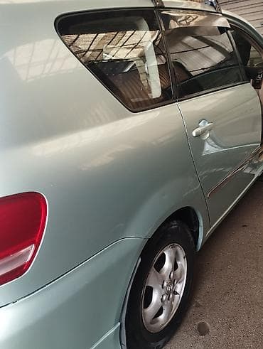 w210 2 2: Toyota Ipsum: 2002 г., Автомат, Бензин, Минивэн — 9