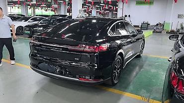 li auto: BYD E9: 2021 г., Седан — 3