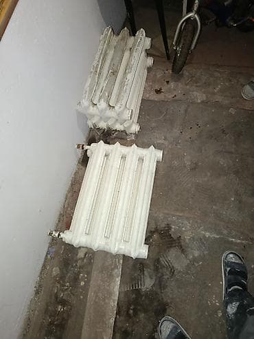 чугунный батарея: Чугунные радиаторы отопления + деревянная дверь В наличии: - Чугунные — 2