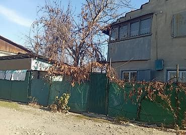 Продам две дачные дома с участком десять сотых: 1, двух этажное