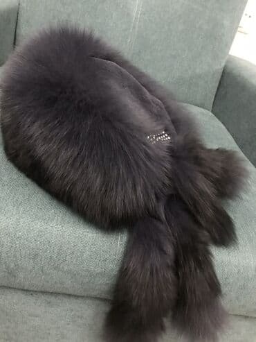 детские шапки с помпонами из натурального меха: Продаю новую шапку!Мех натуральный,писец.Цена 5000 сом — 3