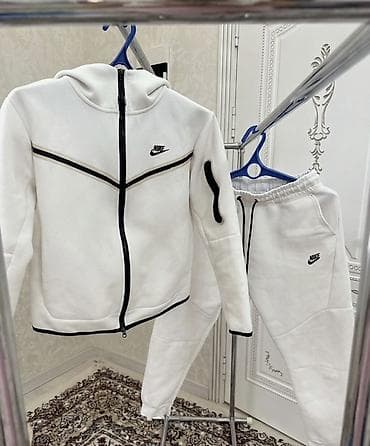 Мужской спортивный костюм, L, Nike, Б/у, цвет - Белый at lalafo.kg Мужской спортивный костюм, L, Nike, Б/у, цвет - Белый