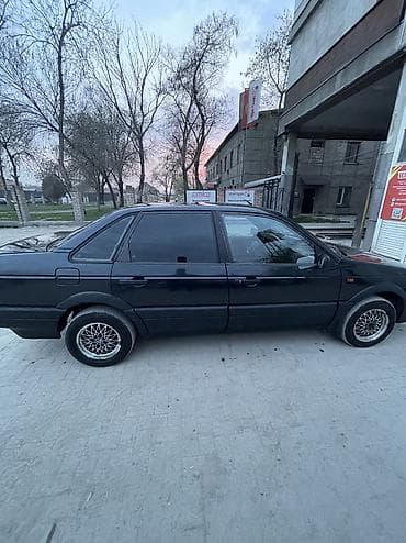 бир: Volkswagen Passat: 1992 г., 1.8 л, Кол менен иштөөчү, Бензин, Седан — 5