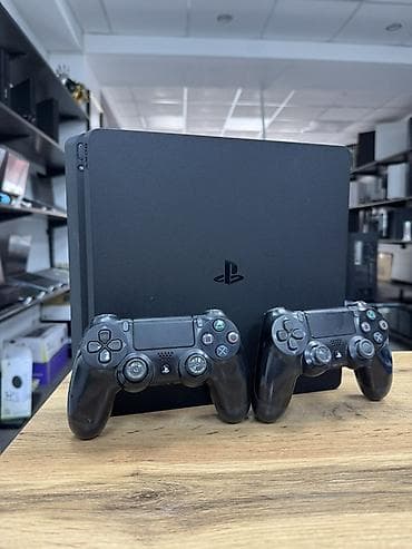 sony pla: Sony PlayStation 4 Slim с двумя беспроводными геймпадами DualShock 4 — 1