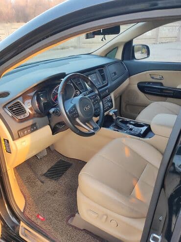 шипованные шины б у: Kia Carnival: 2018 г., 2.2 л, Автомат, Дизель, Минивэн — 6