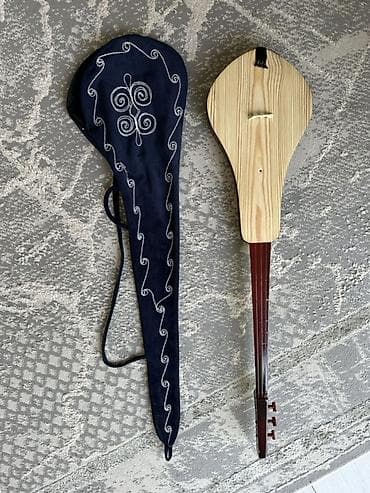 Комуз сатылат карагай туюк. Жаны. Чехол белекке берилет. Баасы 5500