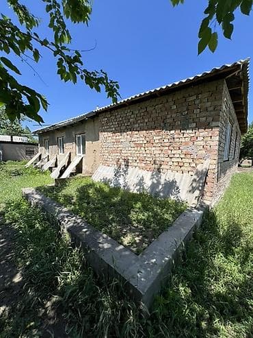 Недвижимость: Продаётся одноэтажный кирпичный дом с участком. Основное: - Материал — 1
