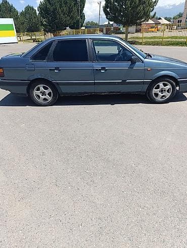 Унаа: Volkswagen Passat: 1989 г., 1.8 л, Кол менен иштөөчү, Бензин, Седан — 4