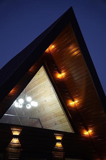 драгоценный камень: A-frame дом с панорамным остеклением. Строим А Фрейм | Барнхаус | — 9