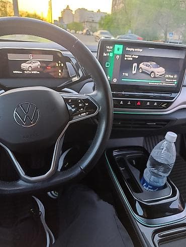 20 место: Volkswagen ID.4: 2022 г., Электромобиль, Кроссовер — 10