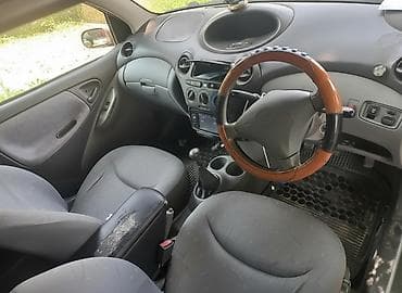 Toyota Vitz: 2001 г., 1 л, Механика, Бензин, Хэтчбэк