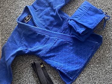 Продаю кимоно,носили 3 месяца,состояние хорошее покупали за 3500,в