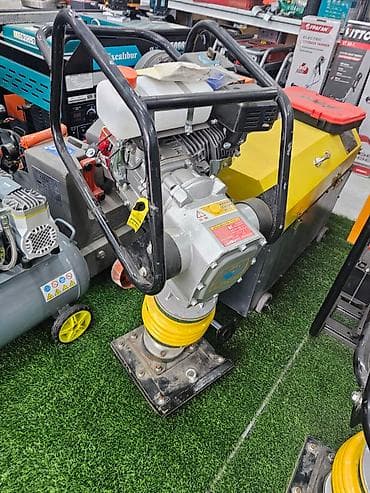 виброплита купить: Вибротрамбовка бензиновая в сером и желтом корпусе, оснащенная — 2