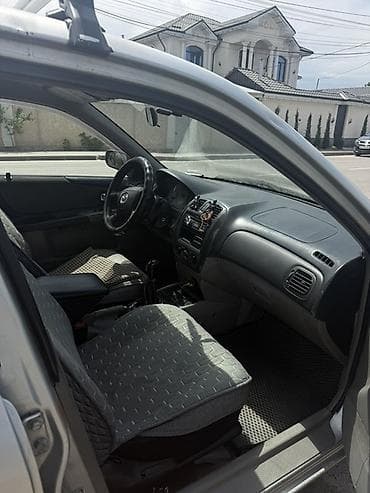 Mazda 323: 2003 г., 1.6 л, Механика, Бензин, Седан — 4
