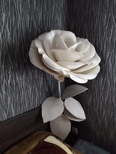 вазы декоративные: Декоративная напольная роза-гигант - Эффектный интерьерный декор в — 1