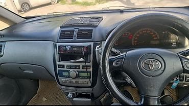 Toyota Ipsum: 2002 г., 2.4 л, Автомат, Бензин, Минивэн — 3