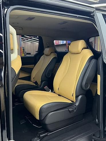 vw sharan: Kia Carnival (KA4) — просторный 7-местный минивэн в черном цвете с — 3