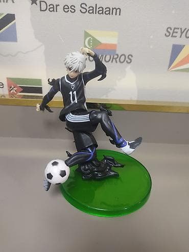 Статуэтка футболиста из blue lock Наги под 11 номером - Динамичная