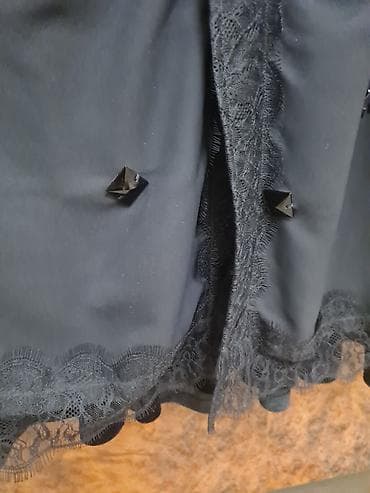 Киреге берилүүчү кийимдер: Продаю дизайнерскую эксклюзивную абаю чёрного цвета, с гипюровымы — 3