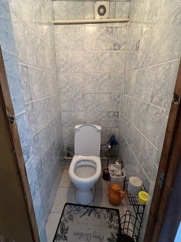 столовая на аренду: Сдается полдом Салиева-Ауэзова все в пешей доступности 40-50кв 3-комн — 3