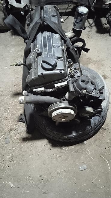 Детали двигателя и моторы в сборе: Двигатель внутреннего сгорания в сборе. Особенности: - Рядная — 1