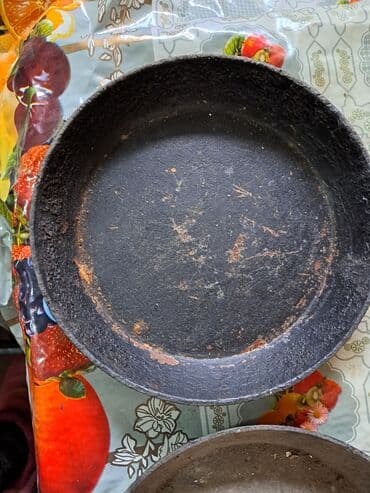 кухонный разделочный стол: Продаю посуду разную. Тарелки по 80 сом пялушки по 40 сом термос — 5