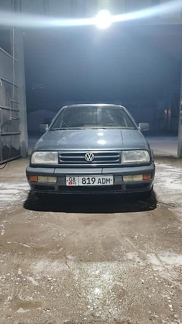Транспорт: Volkswagen Vento: 1993 г., 1.8 л, Механика, Бензин, Седан — 3