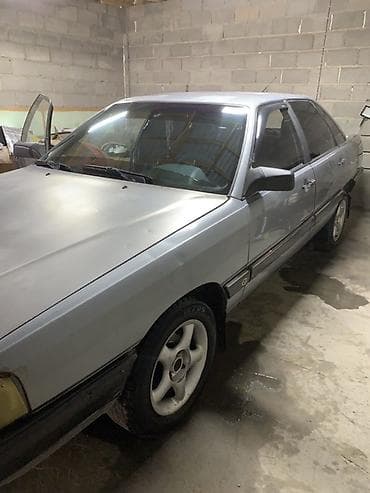 Audi 100: 1988 г., 2.2 л, Седан