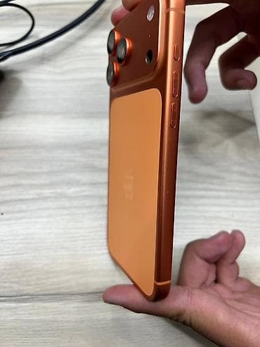 битый айфон: IPhone 17 Pro Max, Б/у, 256 ГБ, Оранжевый — 4