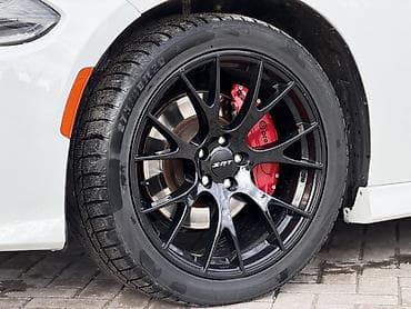 красный салон: Dodge Зарядник: 2020 г., 5.7 л, Бензин, Седан — 4