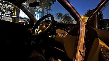 Toyota: Toyota Vitz: 2004 г., 1.3 л, Автомат, Бензин, Хэтчбэк — 8