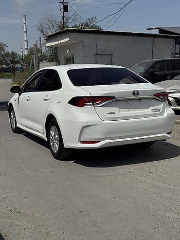 пикап toyota: Toyota Corolla: 2022 г., 1.8 л, Вариатор, Гибрид, Седан — 4