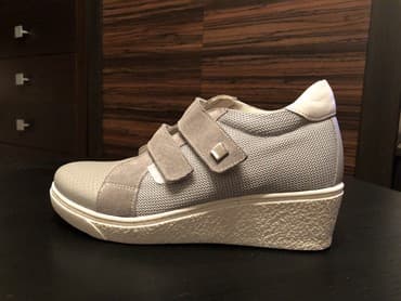 Атайын кийим: Ботинки из Италии. Новый. Один размер остался. Торг возможен — 1