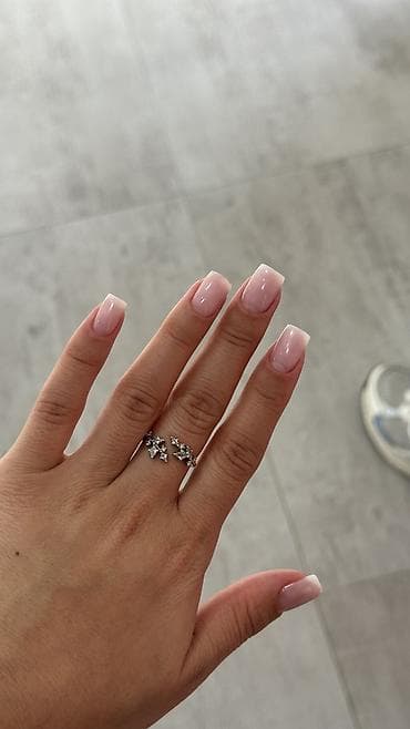 полка для маникюра: Маникюр с покрытием в нашей уютной студии всего за 1600 сомов🔥 На — 4