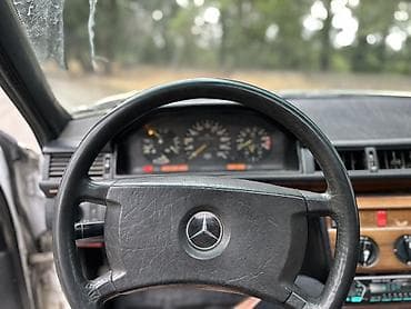Продажа авто: Mercedes-Benz W124: 1988 г., 2 л, Механика, Бензин, Седан — 4